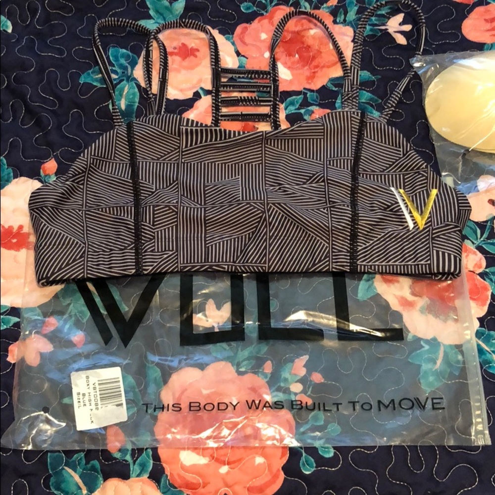 Vullsport-Boxy Geo stripes sports bra-Sz. XL